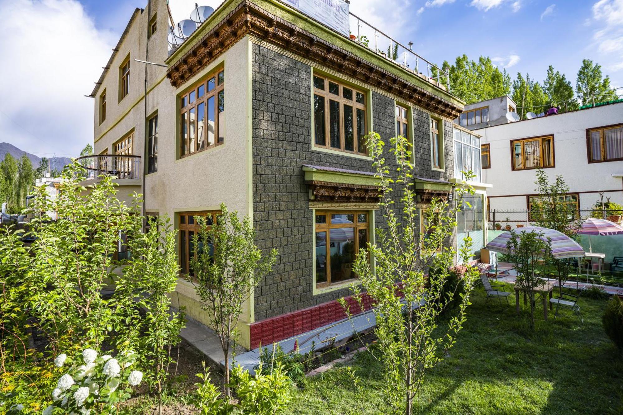 Rainbow Holiday Home Лех Екстериор снимка